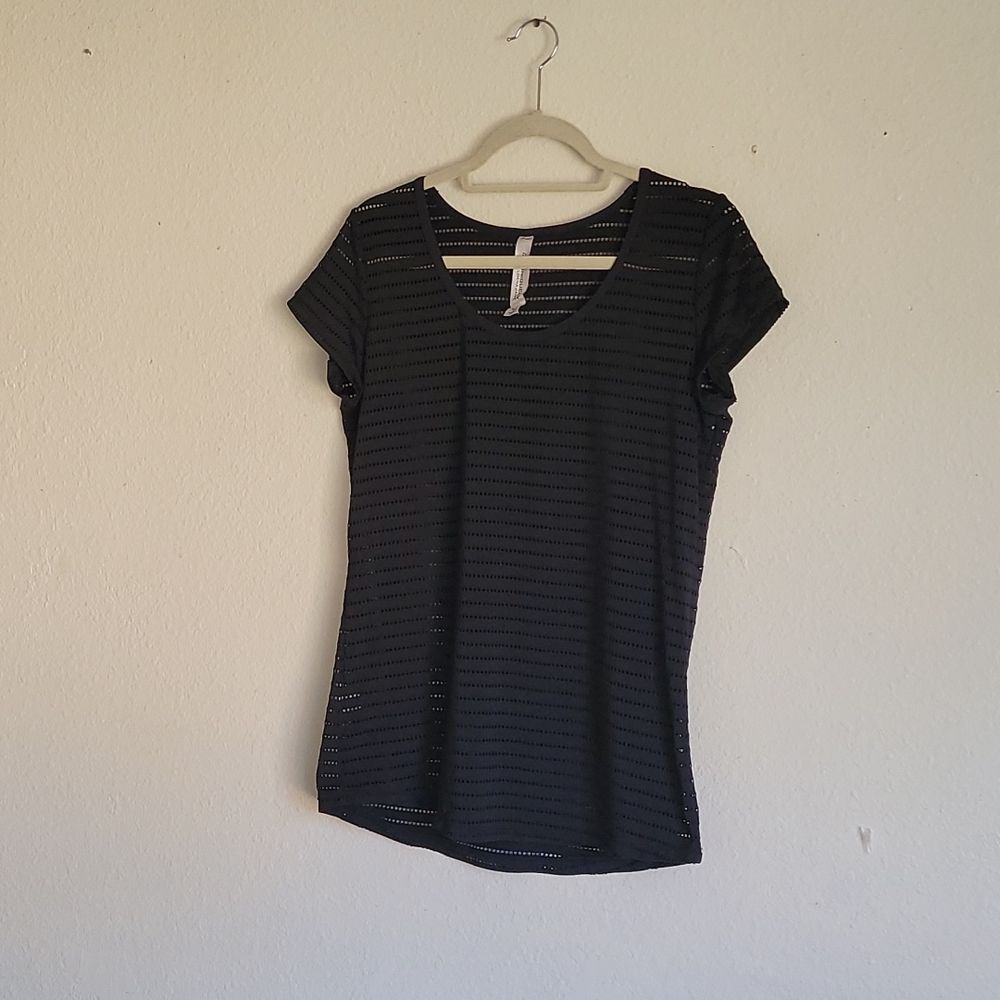 UNIQUELY LORNA JANE esport top  roundneck size M color black netting accent